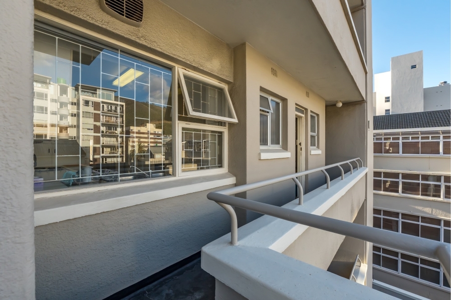 3 Bedroom Property for Sale in Sea Point Western Cape